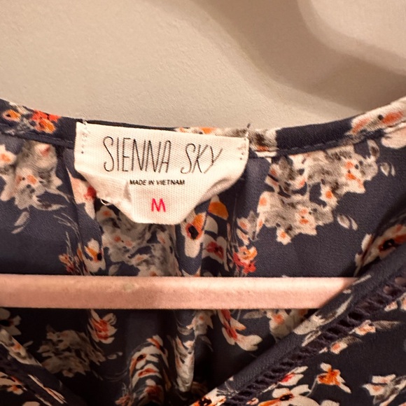Ladies Boho top by Sienna Sky, Size Medium. Short sleeve - Picture 2 of 3